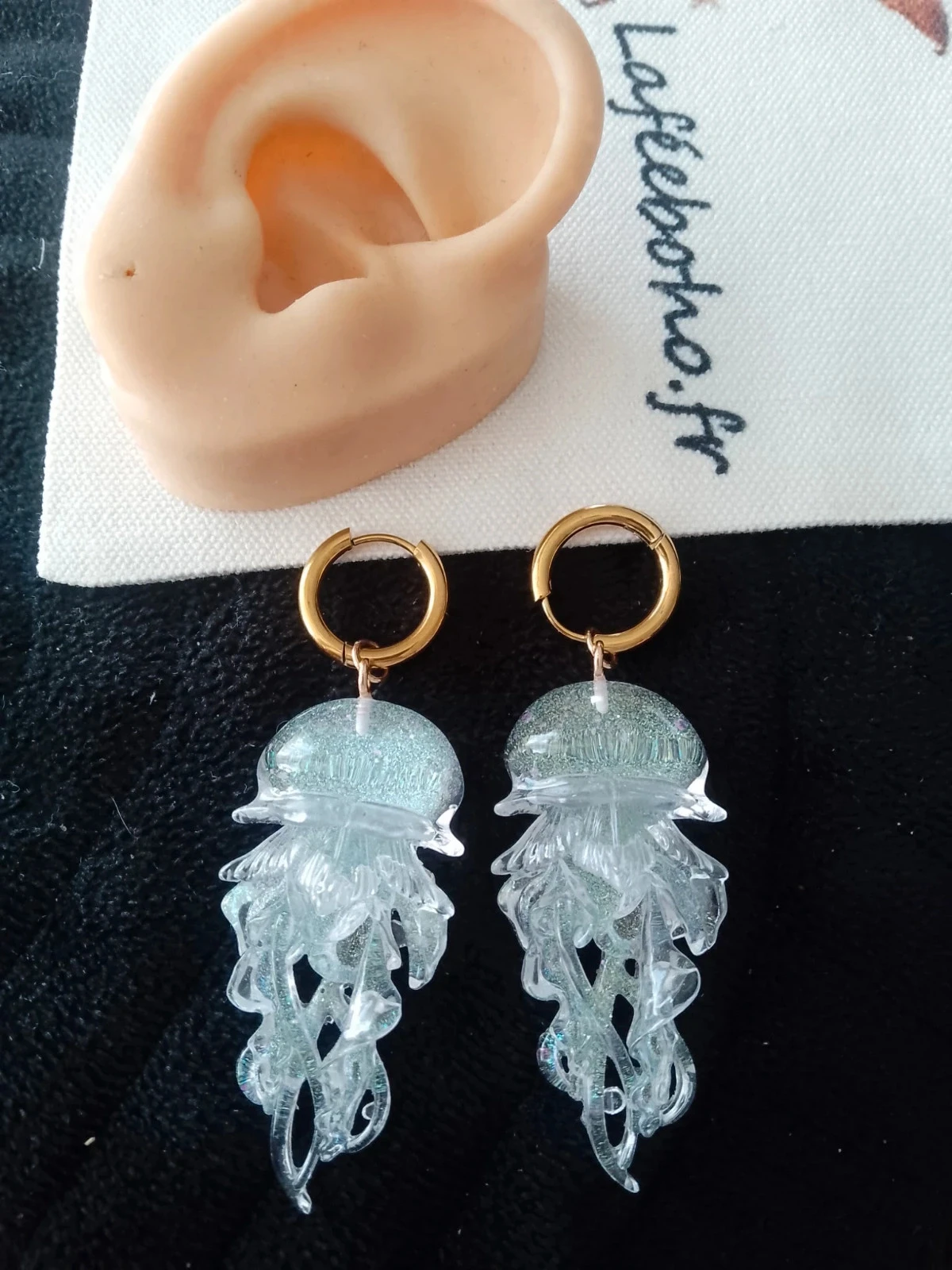 Boucles d'oreilles créoles méduses blanches et nacrées